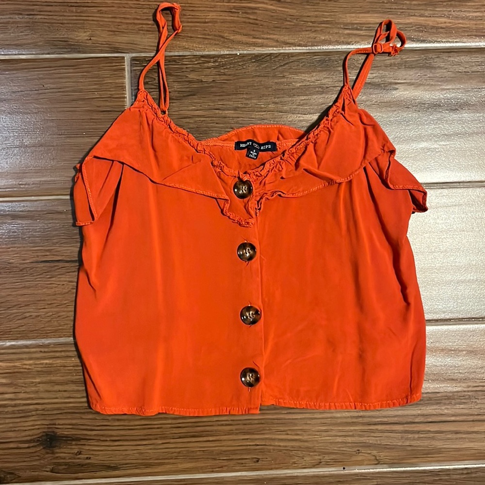 Cute crop tank with buttons